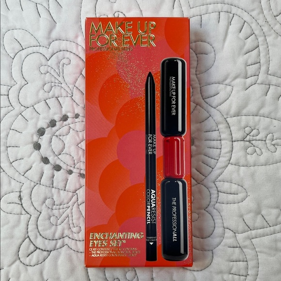 MAKE UP FOR EVER Enchanting Eyes Set - NWT - Picture 1 of 8